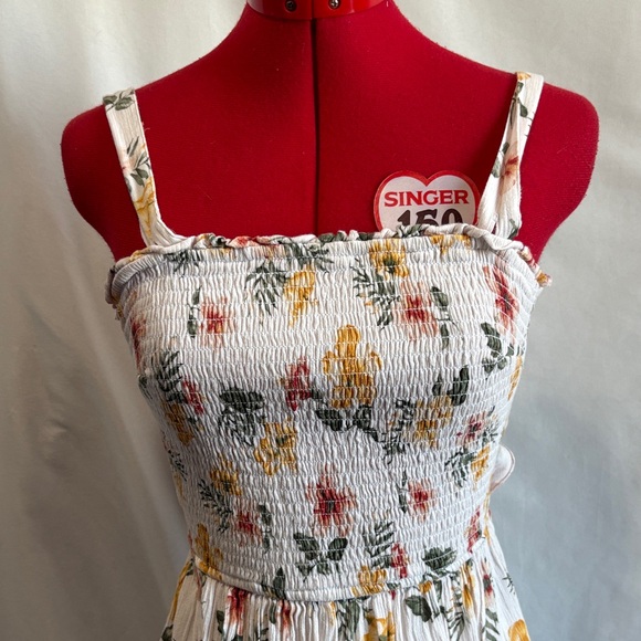 Floral Print Smocked Romper - Picture 2 of 9